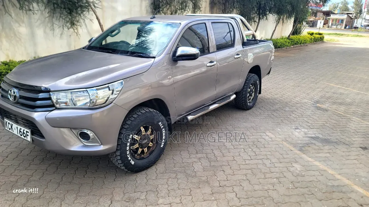 Toyota Hilux 2016 Gray