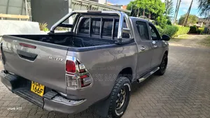Toyota Hilux 2016 Gray