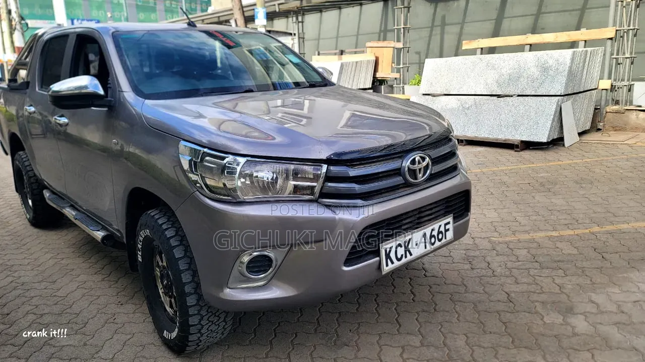 Toyota Hilux 2016 Gray