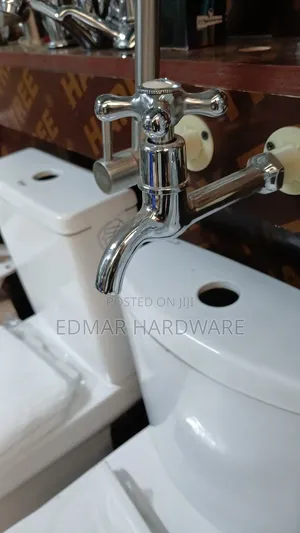 Plastic Tissue Holder