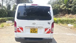 Toyota HiAce 2013 White