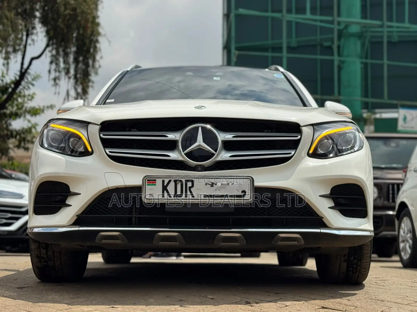 Mercedes-Benz GLC-Class GLC250 Sport Utility 4-Door (2.0L, 4cyl Turbo)