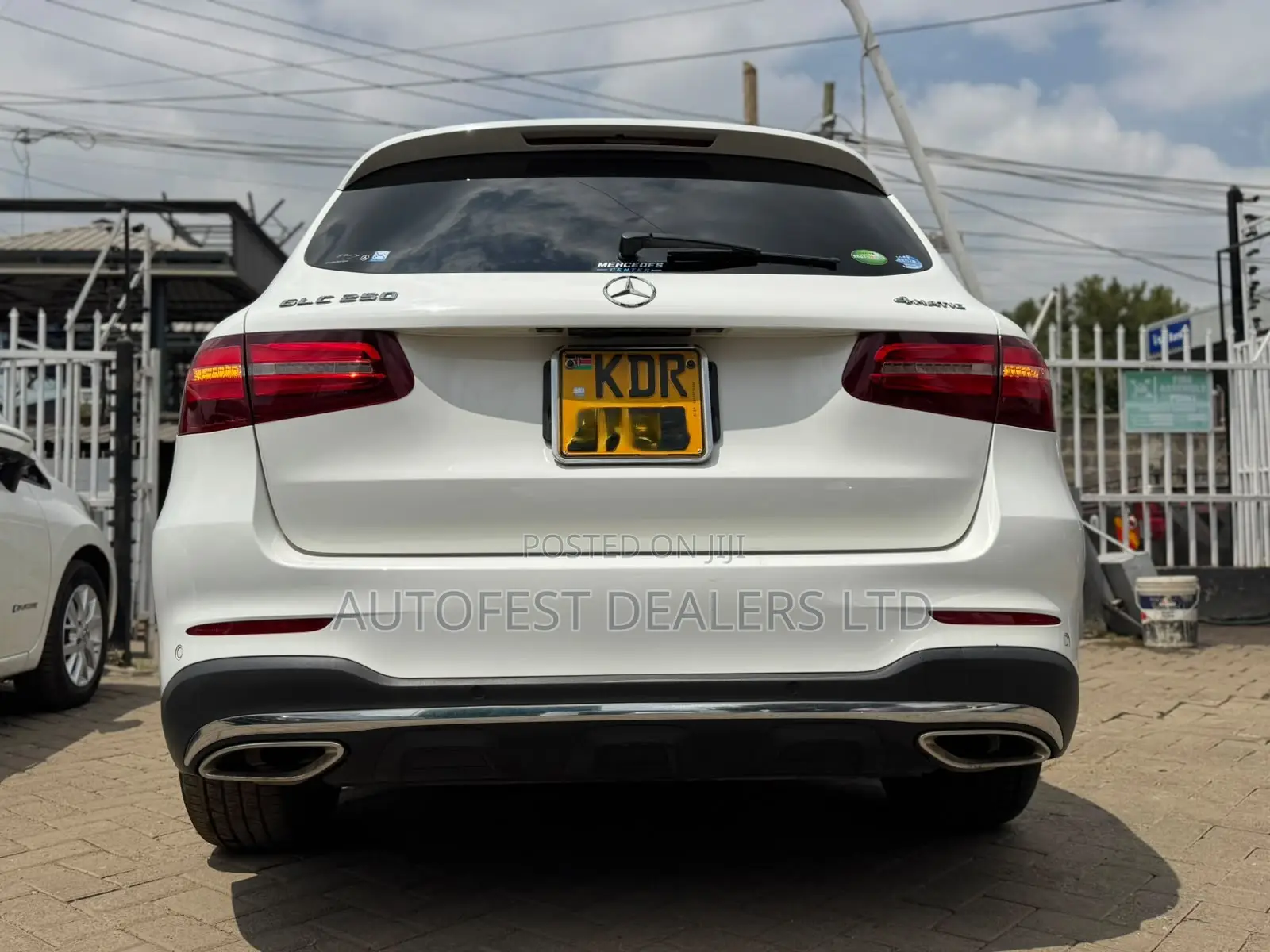 Mercedes-Benz GLC-Class GLC250 Sport Utility 4-Door (2.0L, 4cyl Turbo)