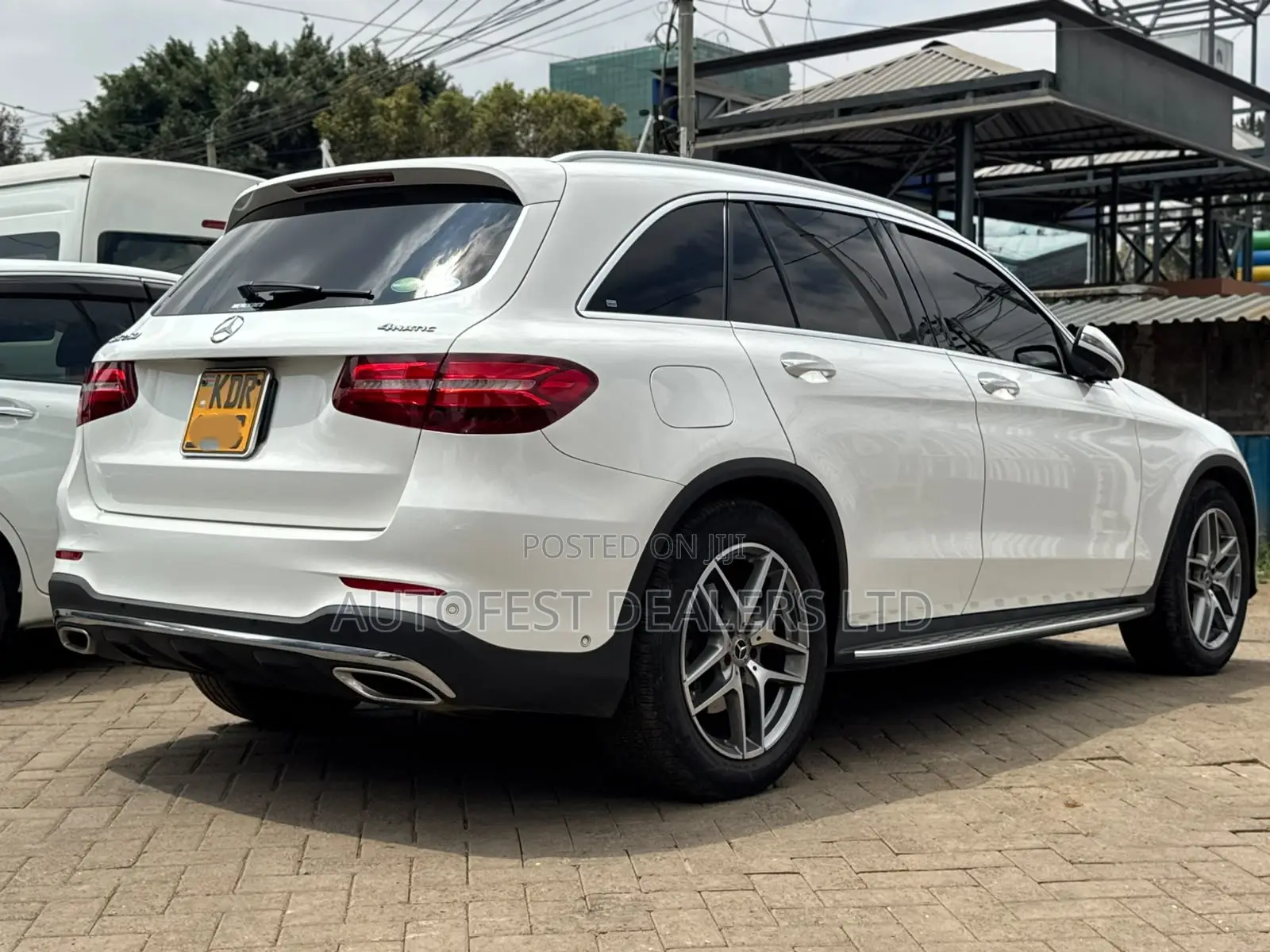 Mercedes-Benz GLC-Class GLC250 Sport Utility 4-Door (2.0L, 4cyl Turbo)