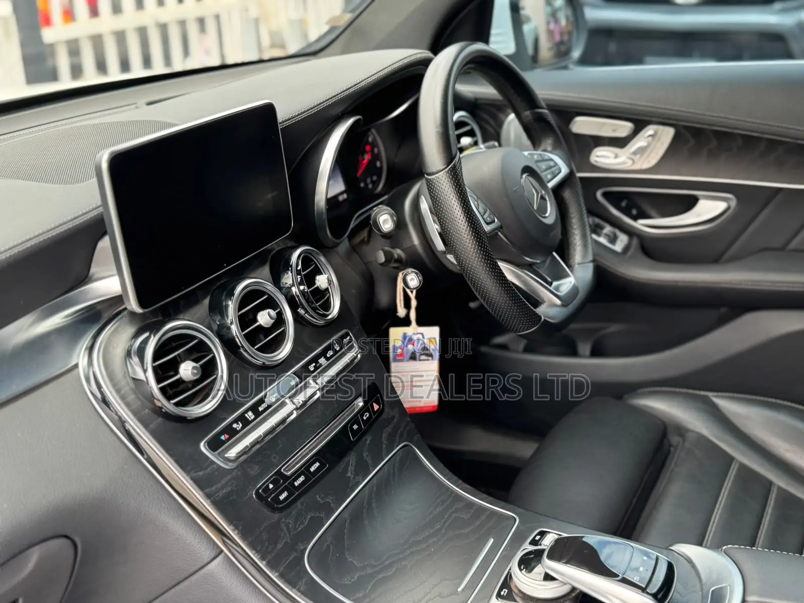 Mercedes-Benz GLC-Class GLC250 Sport Utility 4-Door (2.0L, 4cyl Turbo)