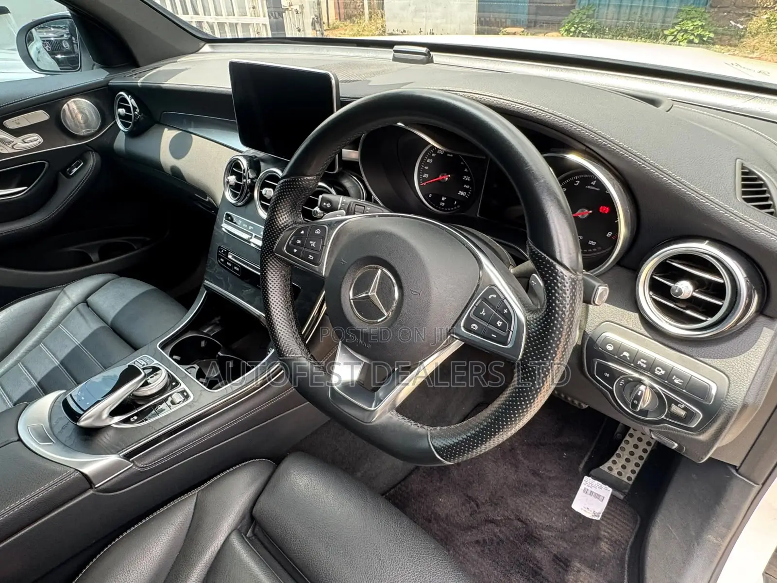 Mercedes-Benz GLC-Class GLC250 Sport Utility 4-Door (2.0L, 4cyl Turbo)