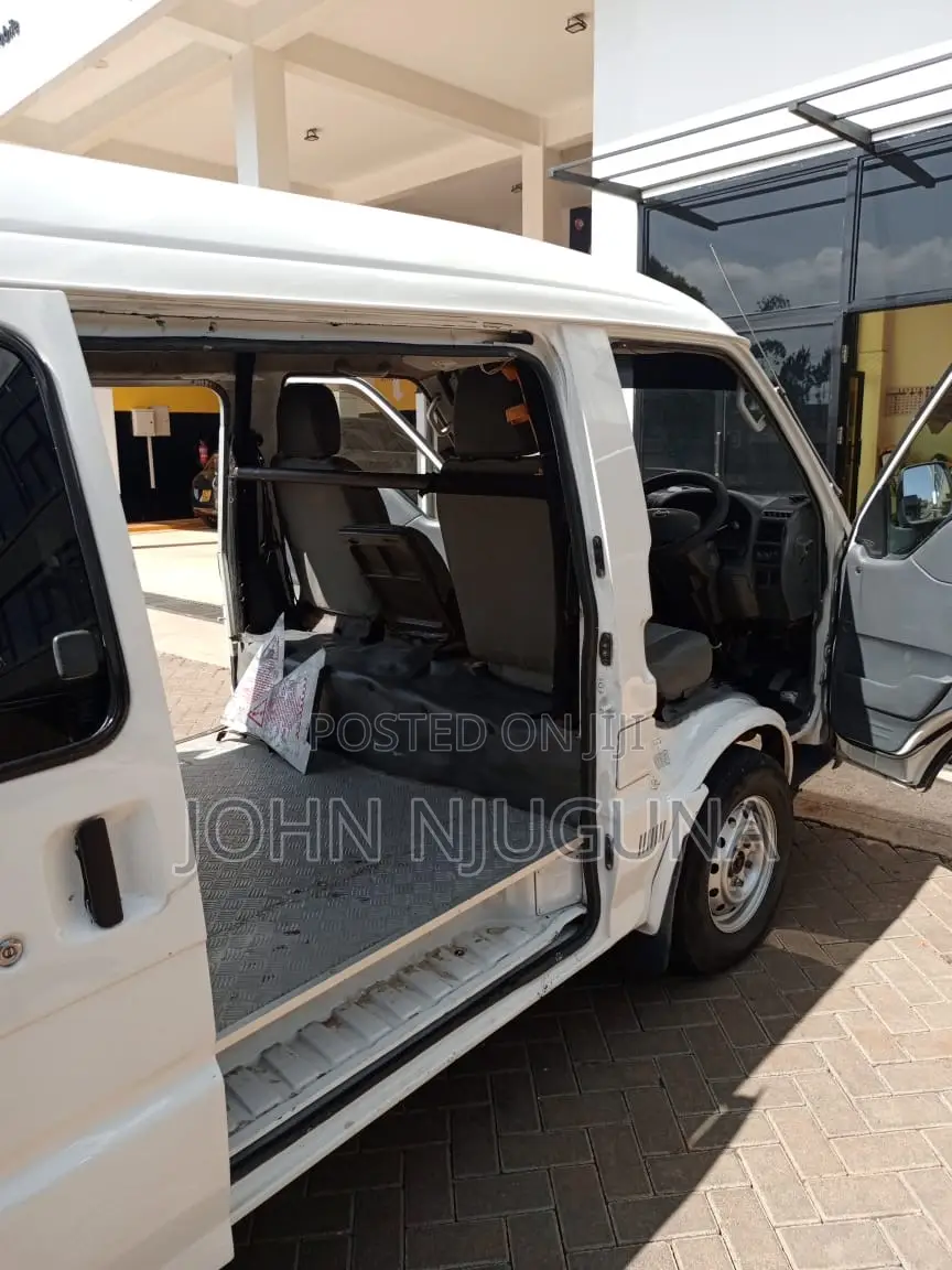 Nissan NP200 2009 Pearl