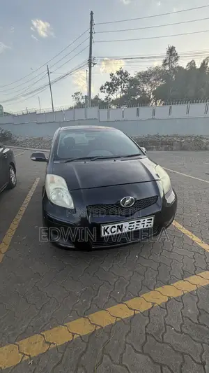 Toyota Vitz 1.0 FWD 5dr 2010 Black