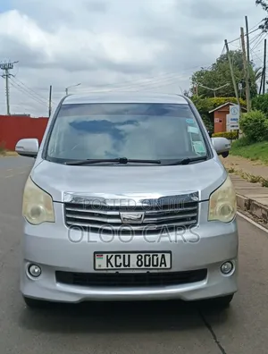 Toyota Noah 2012 Silver