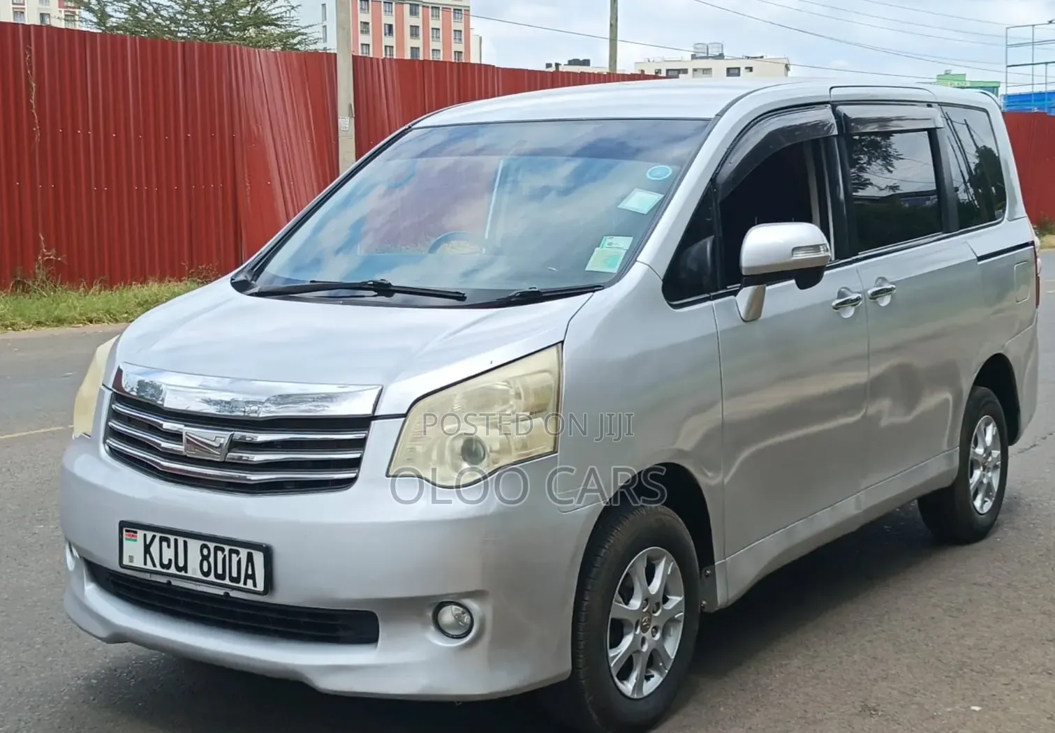 Toyota Noah 2012 Silver