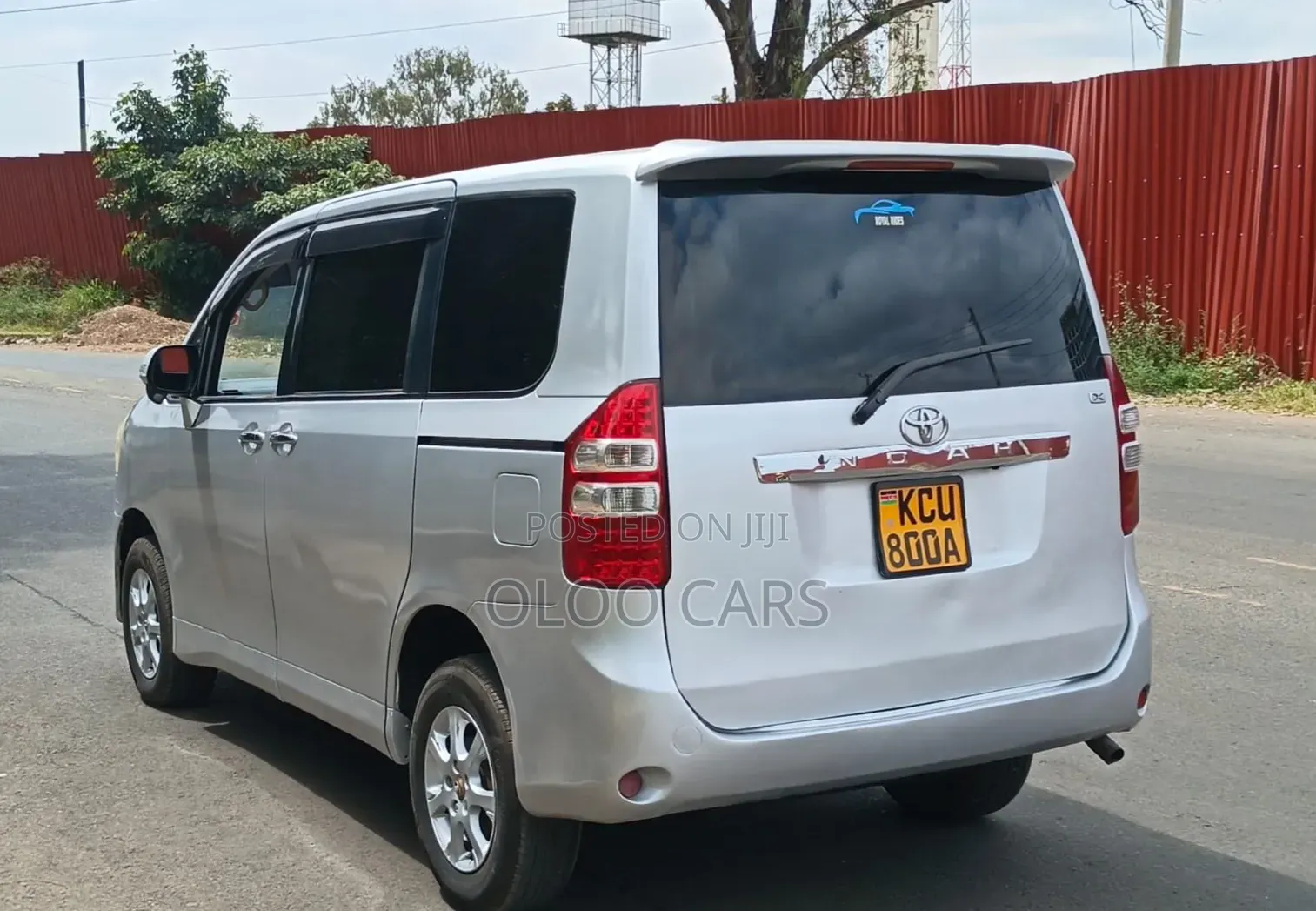 Toyota Noah 2012 Silver