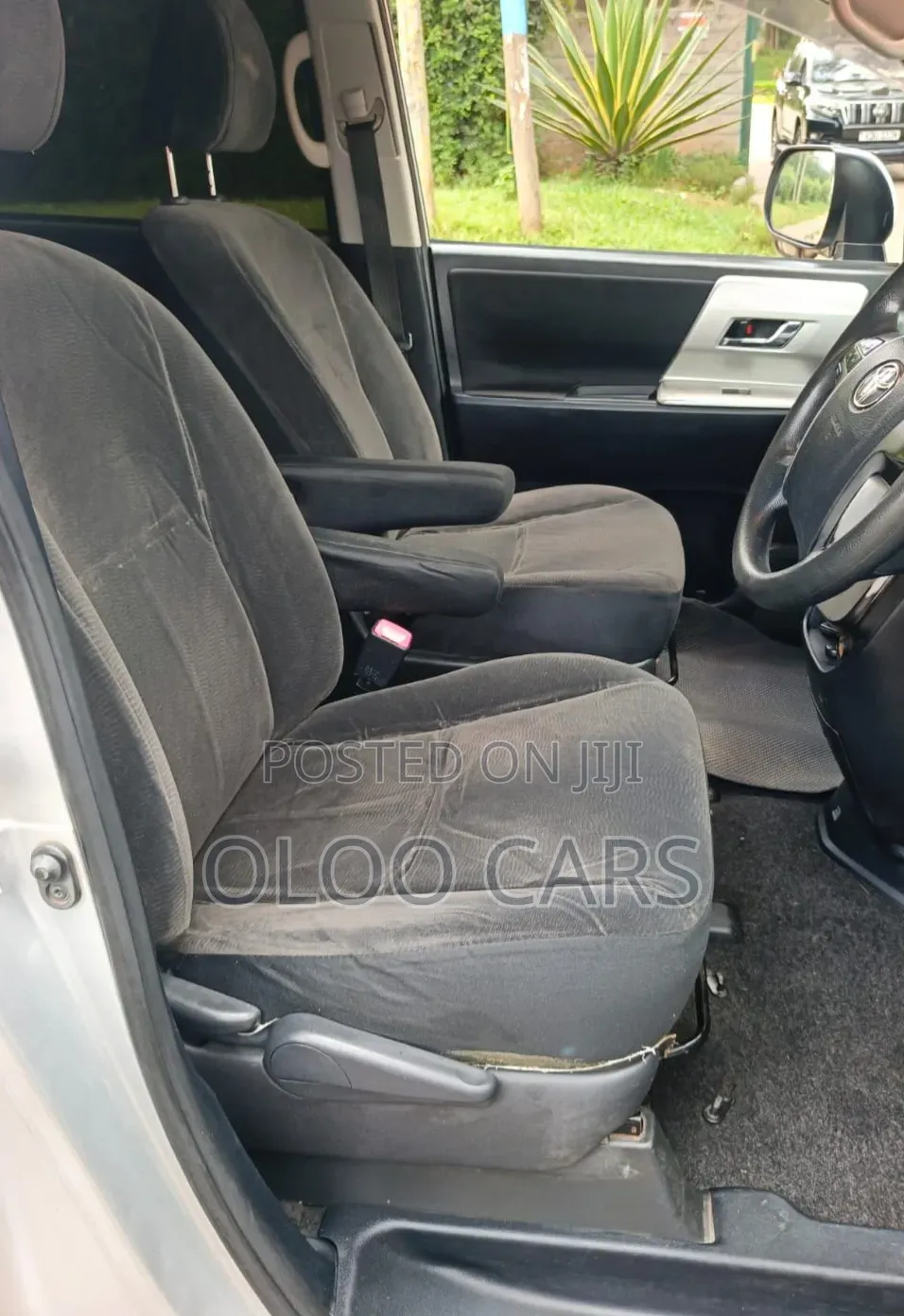 Toyota Noah 2012 Silver