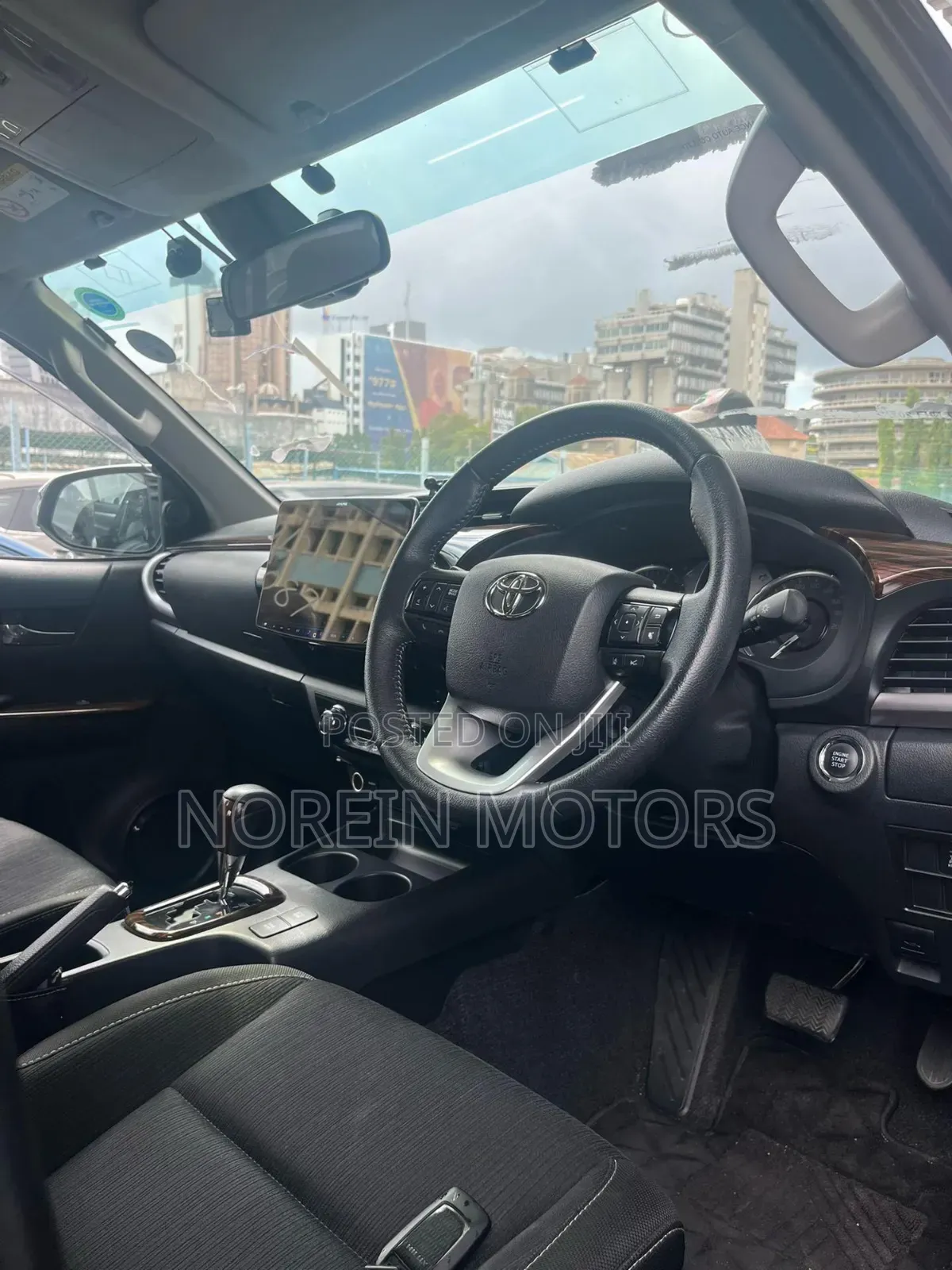 Toyota Hilux 2021 Gray