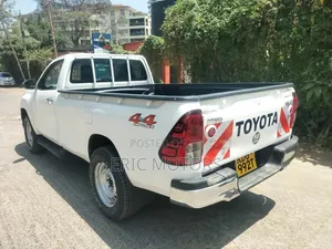 Toyota Hilux 2017 White