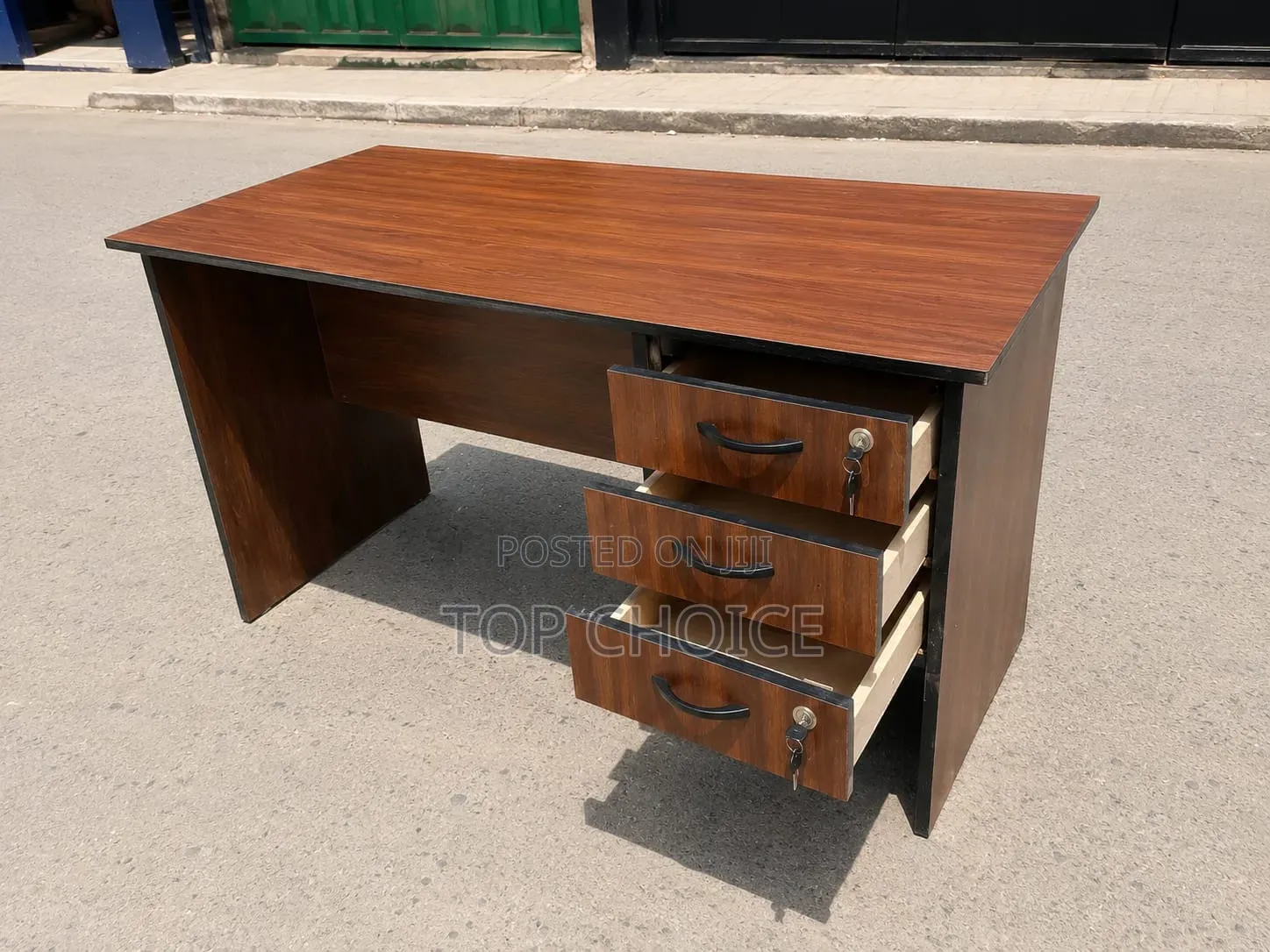 Modern Office Desk With 3 Lockable Drawers | Executive Workstation