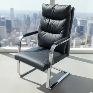 Office Chair : Black Leather Visitor Seating Chair