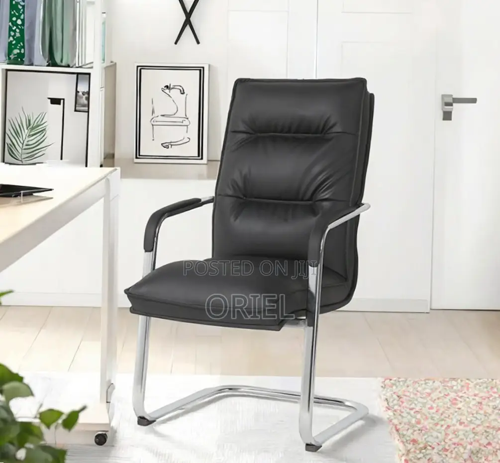 Office Chair : Black Leather Visitor Seating Chair