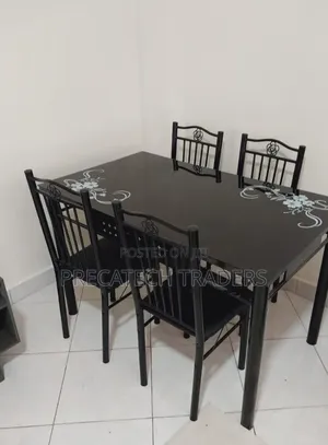 4 Sitter Dinning Table
