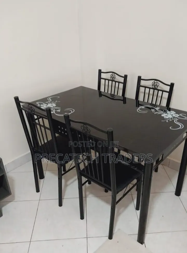 4 Sitter Dinning Table