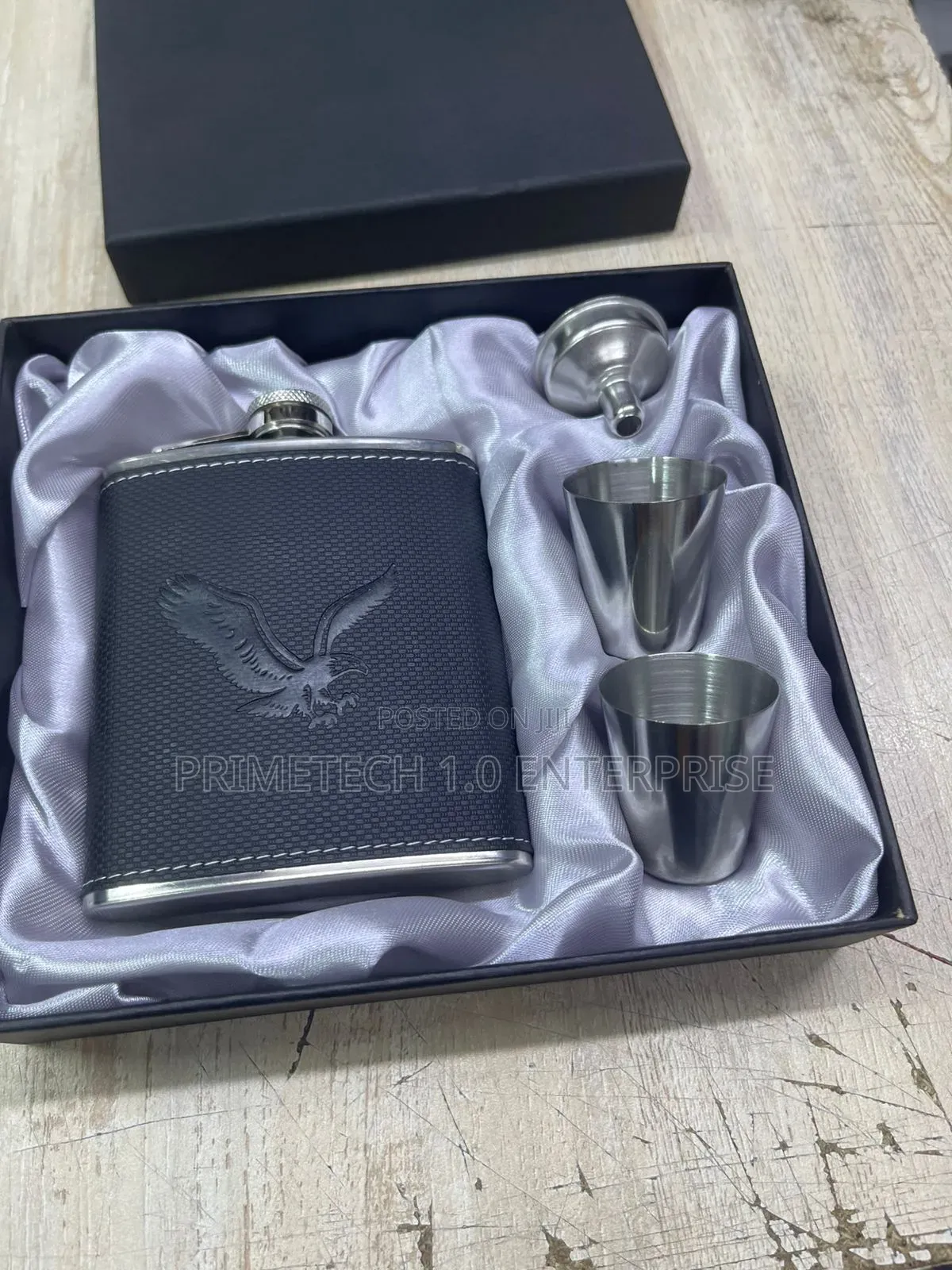 Hip Whisky Bottle Flask With Nice Package and With Two Tot