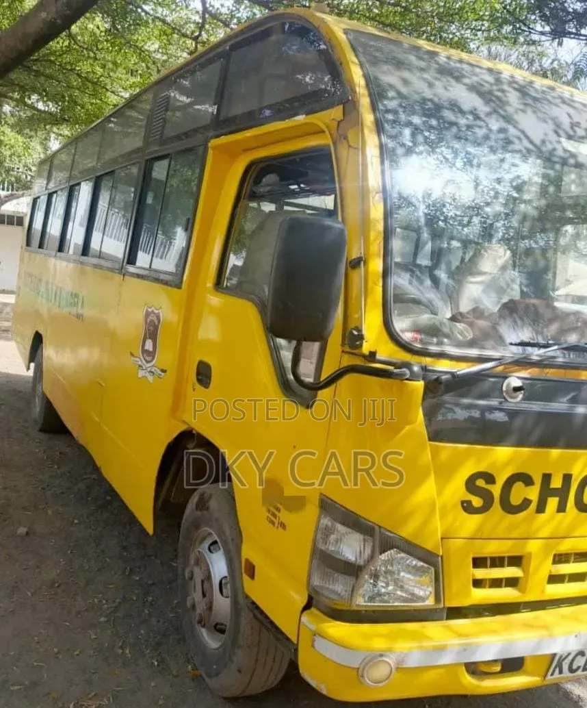 Isuzu NQR 2016 Yellow