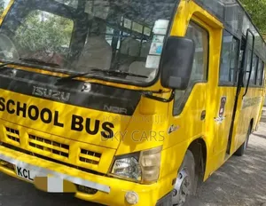 Isuzu NQR 2016 Yellow