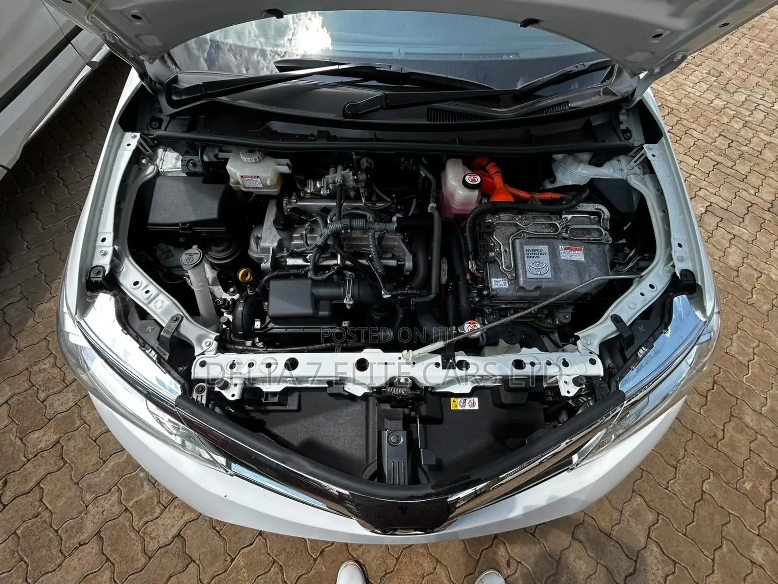 Toyota Corolla Fielder 1.5 Hybrid FWD 2019 White