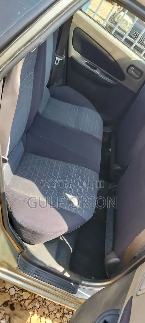 Nissan Wingroad 2002 Gold