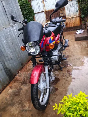 Bajaj Boxer 125 2025 Red