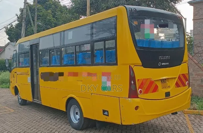 Isuzu NQR 2014 Yellow