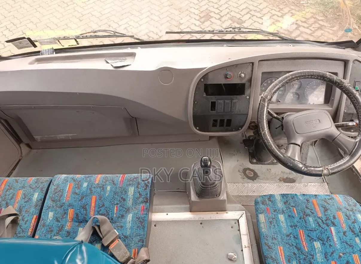 Isuzu NQR 2014 Yellow