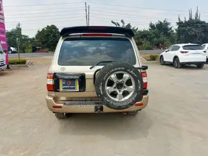 Toyota Land Cruiser 2000 Gold