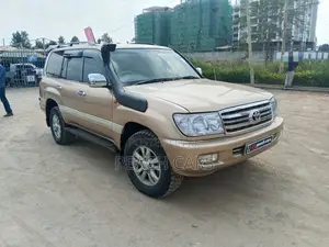 Toyota Land Cruiser 2000 Gold