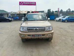 Toyota Land Cruiser 2000 Gold