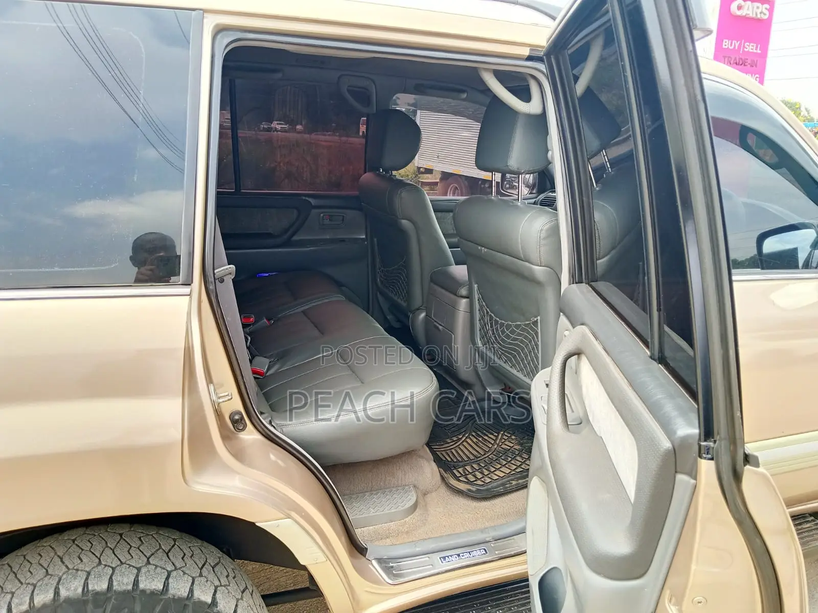 Toyota Land Cruiser 2000 Gold