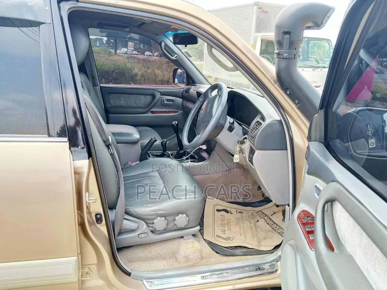 Toyota Land Cruiser 2000 Gold