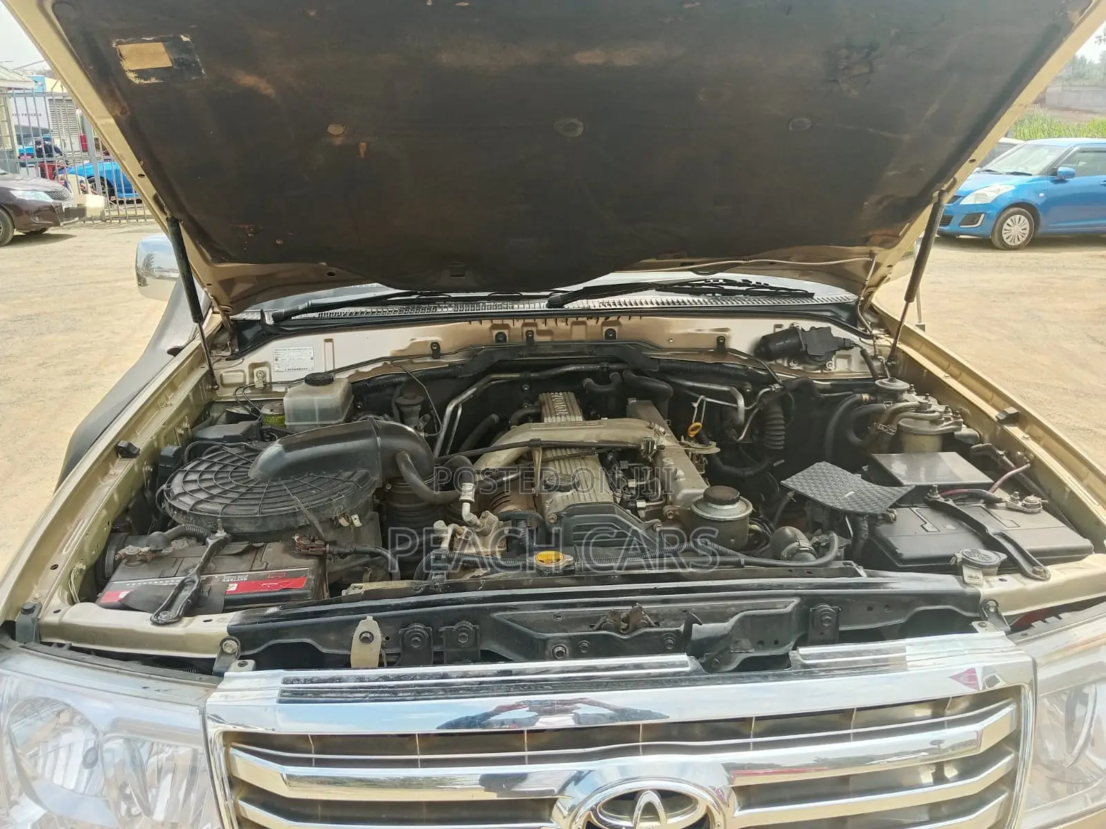 Toyota Land Cruiser 2000 Gold