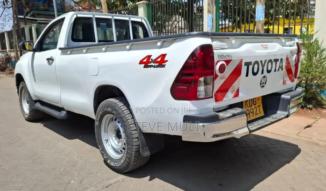 Toyota Hilux 2017 White