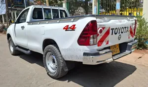 Toyota Hilux 2017 White