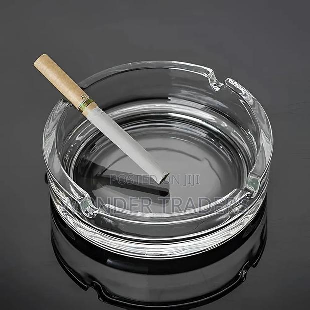 *Crystal Clear Glass Ashtray - Smoke Collectible for Cigarettes