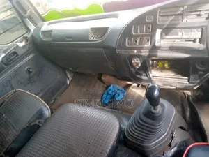 ISUZU Far 2010