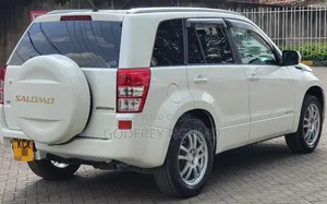Suzuki Escudo 2009 White