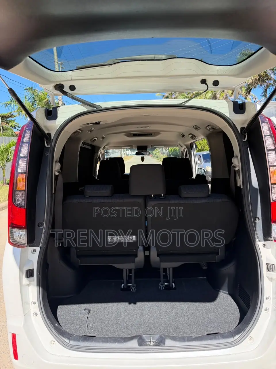 Toyota Noah 2016 White