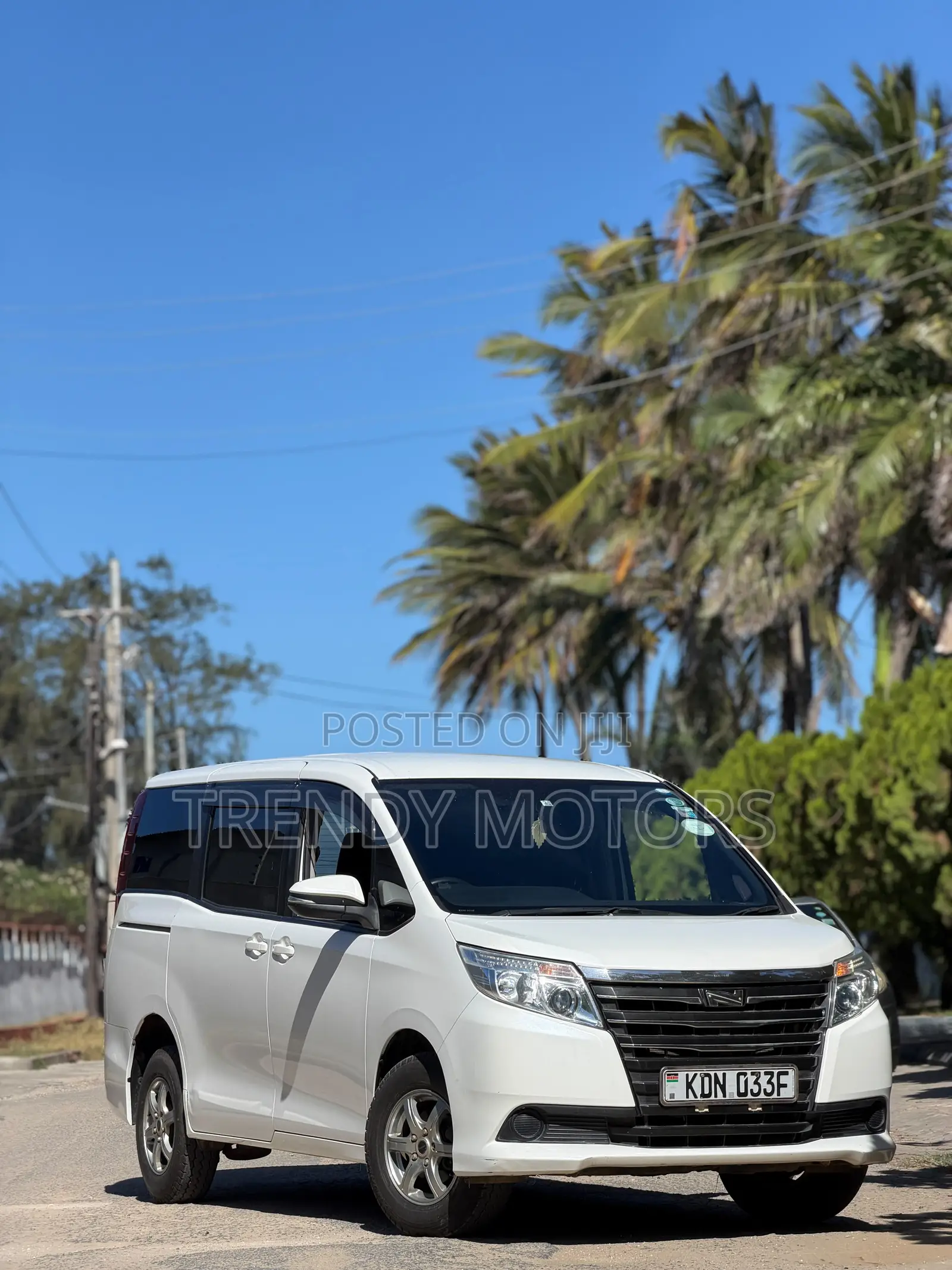 Toyota Noah 2016 White