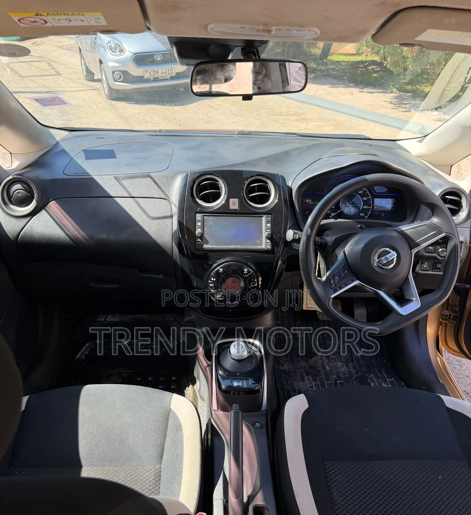 Nissan Note 2018 Gold
