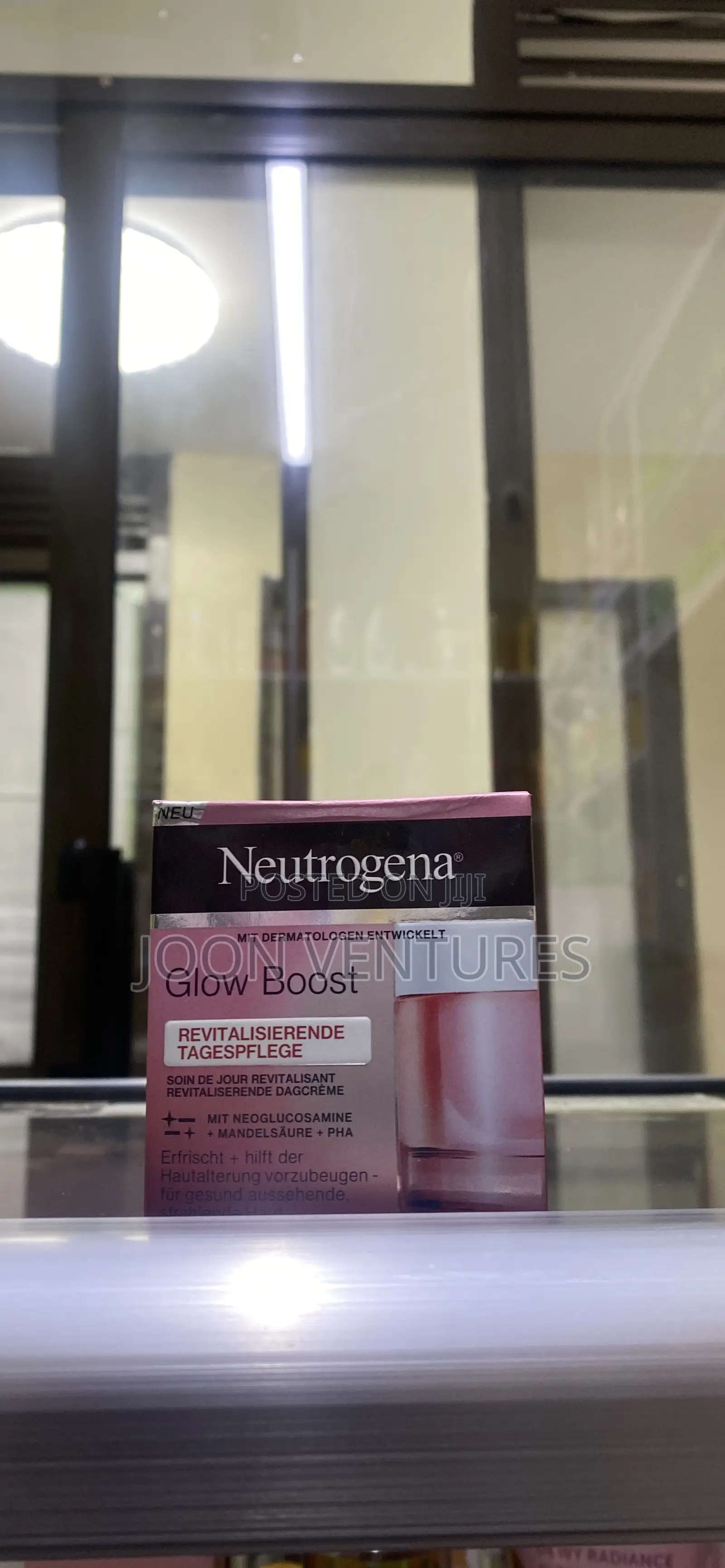 NEUTROGENA Glow Boost