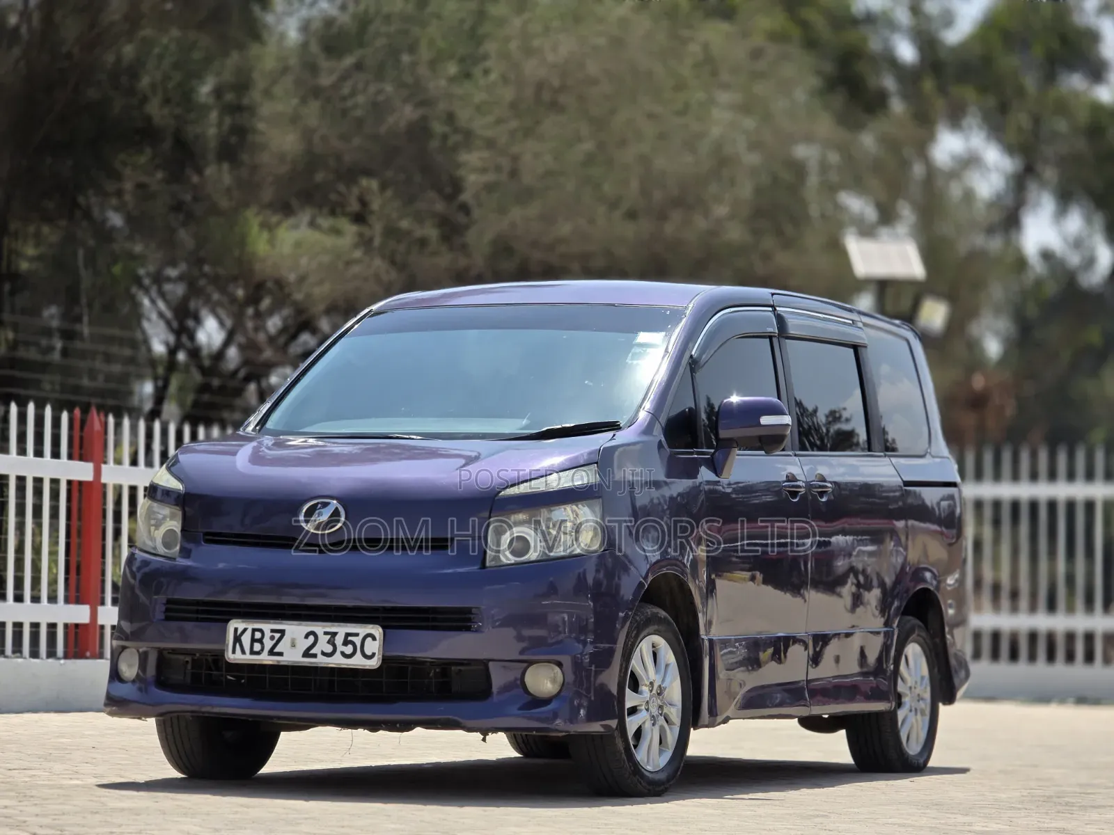 Toyota Voxy 2007 Purple