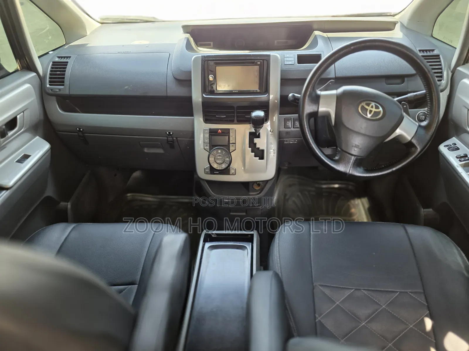 Toyota Voxy 2007 Purple