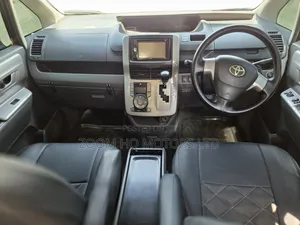 Toyota Voxy 2007 Purple