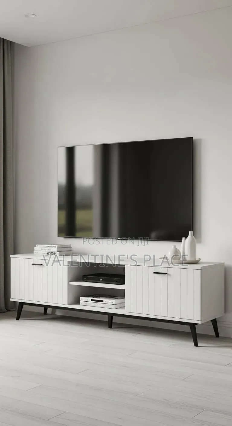 ​Modern 5ft Wooden TV Stand Media Console With Fluted Cabinet Doors